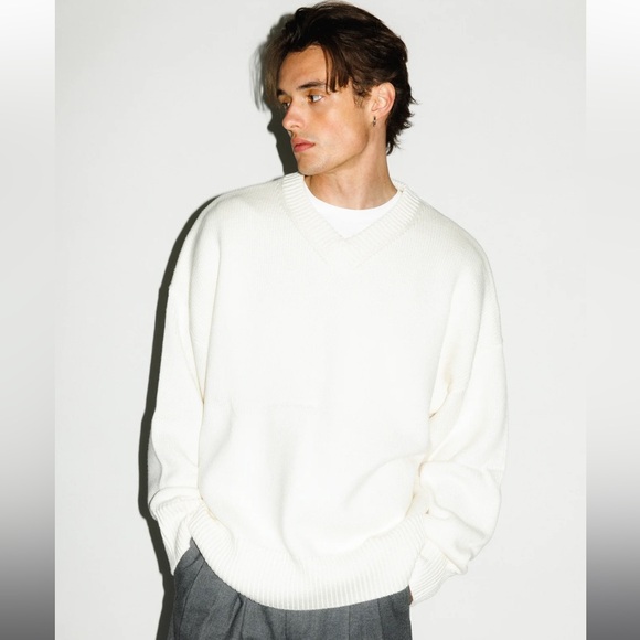 Verdes Oversized V-Neck Sweater | Ivory - Picture 4 of 7